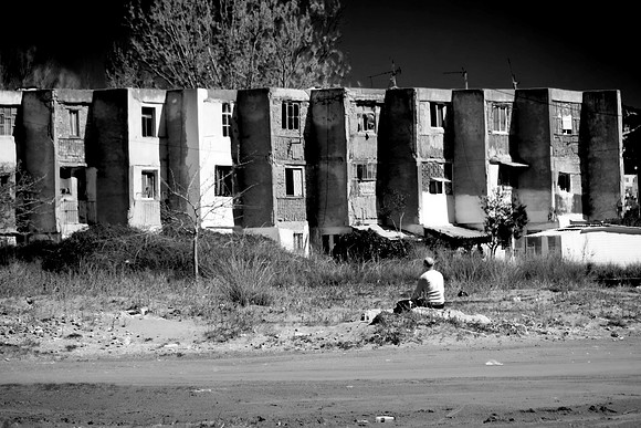 Tra abbandono e vita – Valona Between Abandonment and Life – Vlora