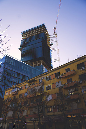 Verticali incompiute – Tirana Unfinished Verticals – Tirana