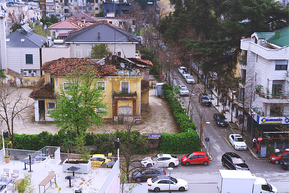 Radici assediate Tirana - Besieged Roots Tirana